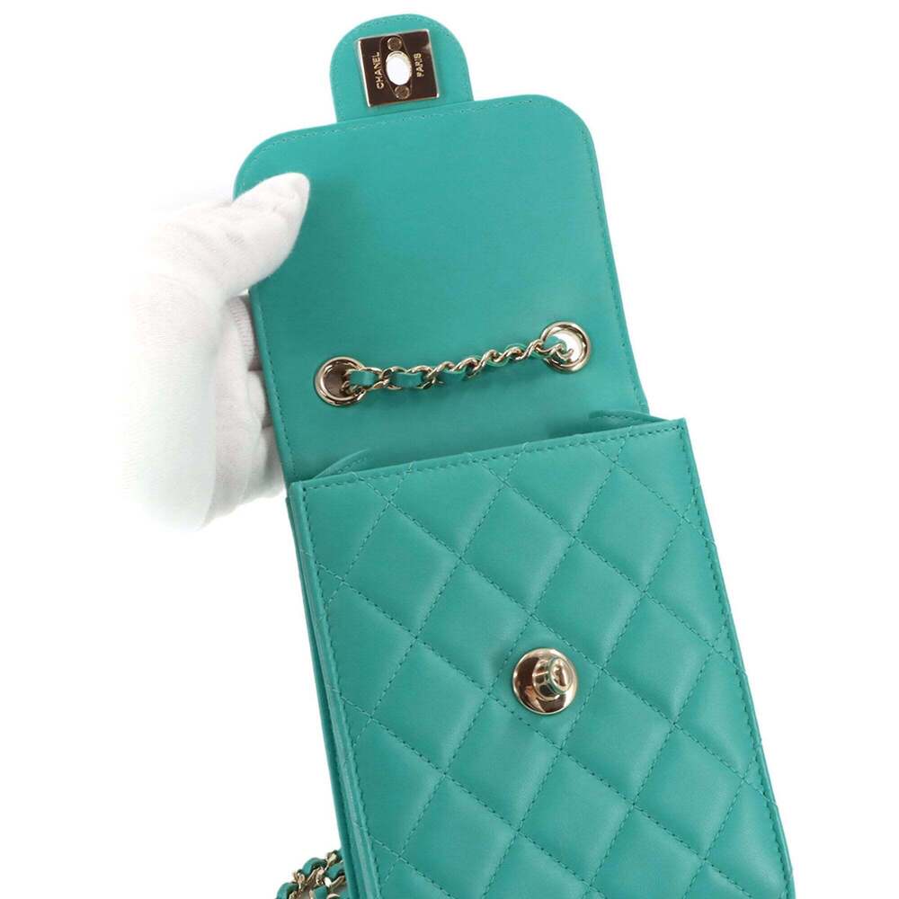 CHANEL Green Leather Shoulder Bag - Picture 7 of 10